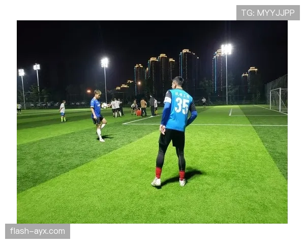 新赛季足球战火重燃,各队热身赛状态火热引期待 新赛季足球战火重燃,各队热身赛状态火热引期待