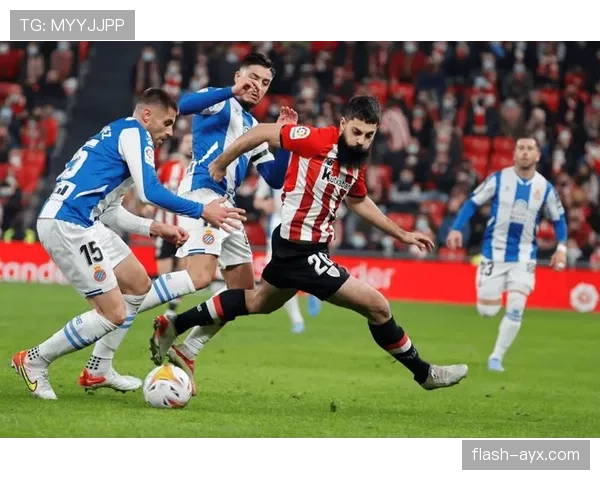 维德默后防线表现稳健,球队争冠之路进一步增强竞争力 维德默后防线表现稳健,球队争冠之路进一步增强竞争力