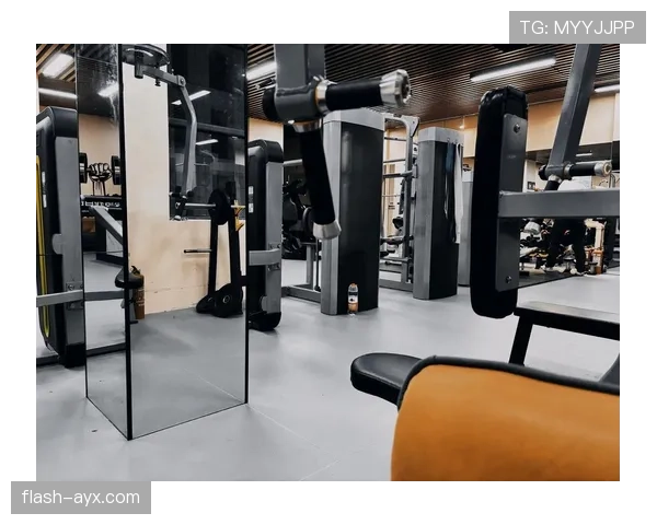 邹敬园家里镜子比健身房还多？